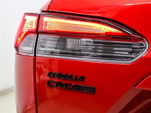 Used 2024 Toyota Corolla Cross XLE w/ Convenience Package FWD image 11