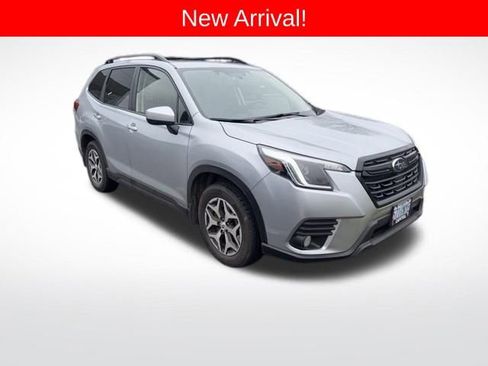 Used 2022 Subaru Forester Premium image 1