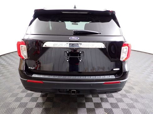 Used 2020 Ford Explorer XLT w/ Comfort Package image 8