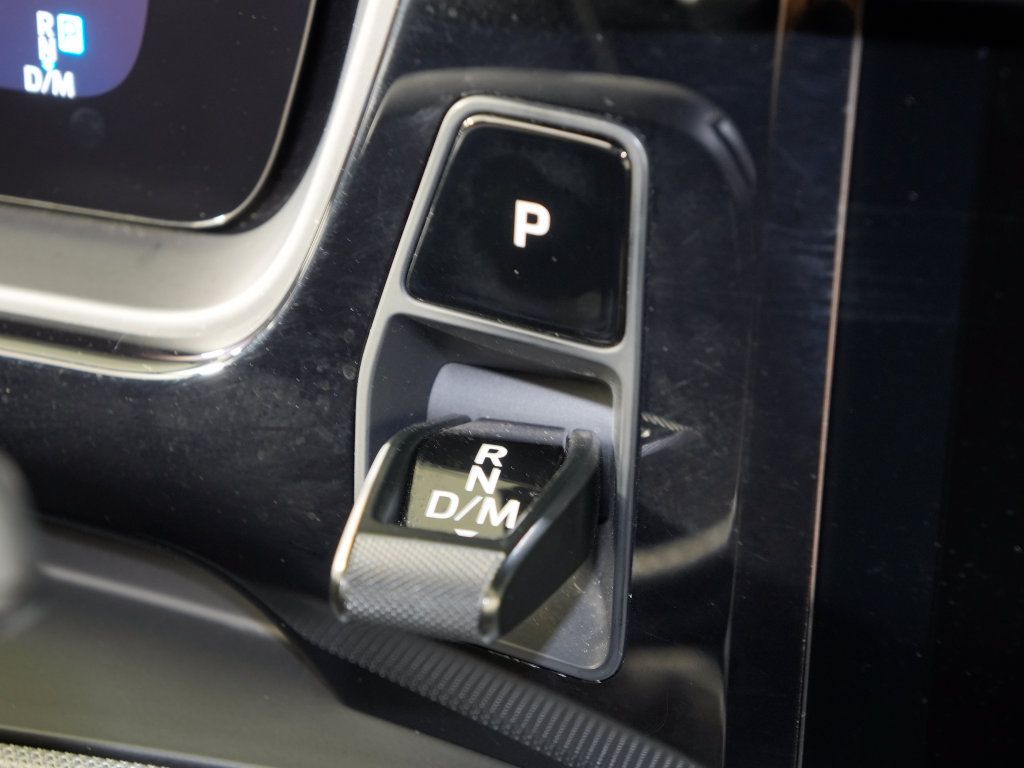 Certified 2024 Porsche Cayenne AWD/4WD image 31