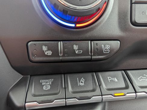 Used 2022 Chevrolet Silverado 2500 LTZ w/ LTZ Plus Package image 31