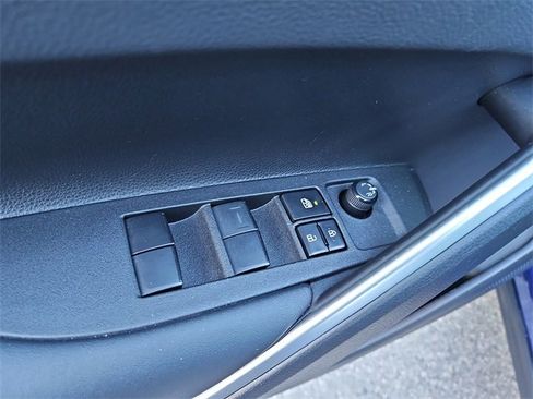 Used 2022 Toyota Corolla Cross XLE image 17