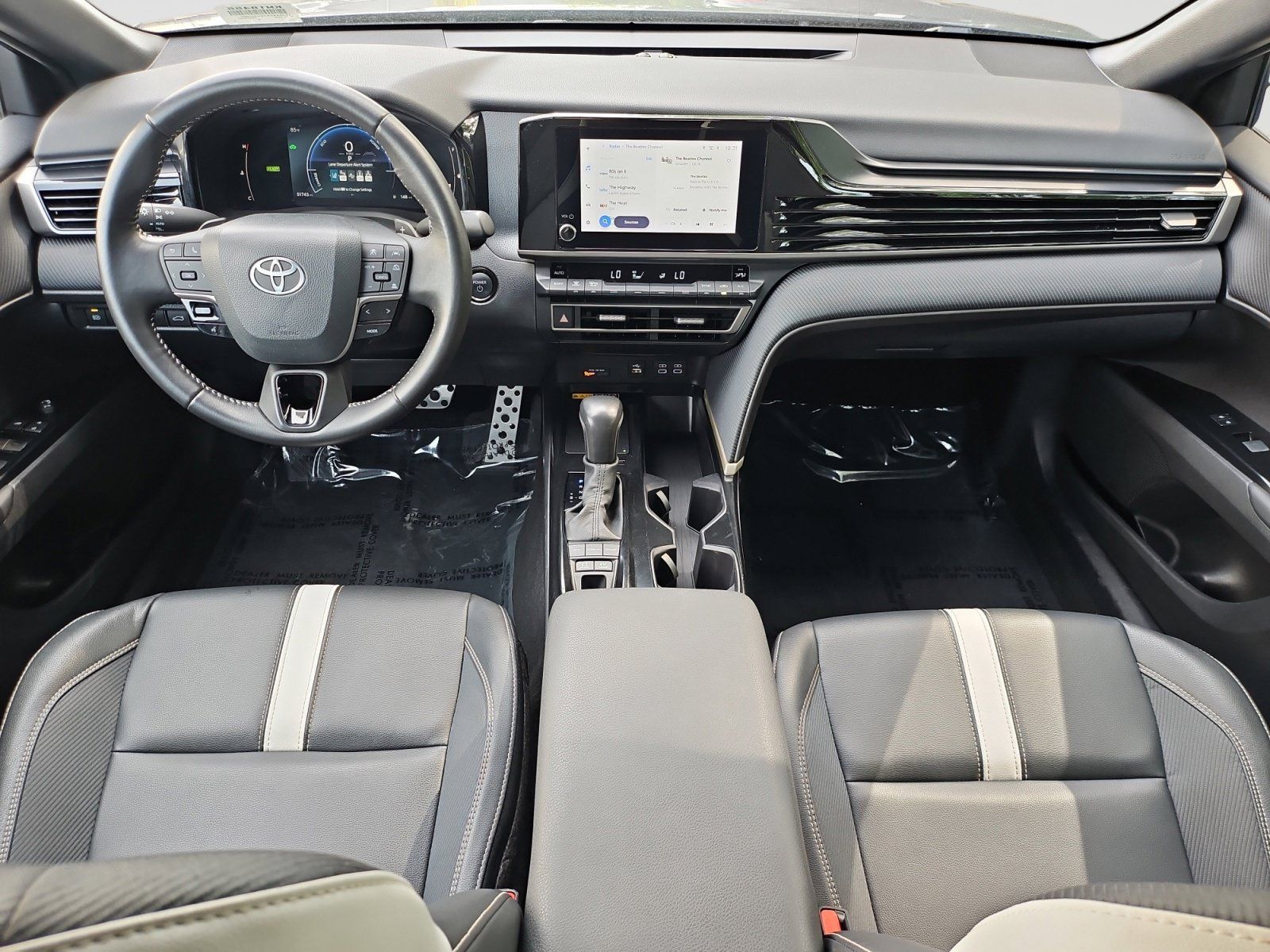 Used 2025 Toyota Camry SE FWD image 16