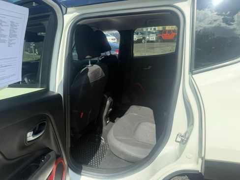 Used 2019 Jeep Renegade Trailhawk w/ LED Lighting Group AWD/4WD image 15