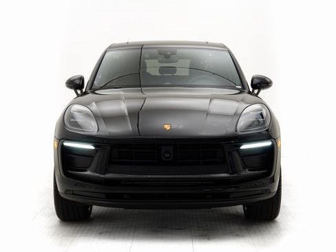 Certified 2025 Porsche Macan image 31