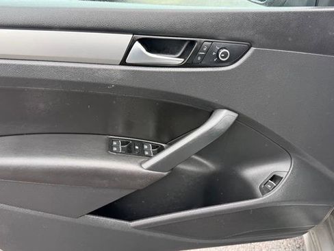 Used 2014 Volkswagen Passat 1.8T Wolfsburg Edition image 22