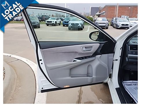 Used 2015 Toyota Camry XSE image 17