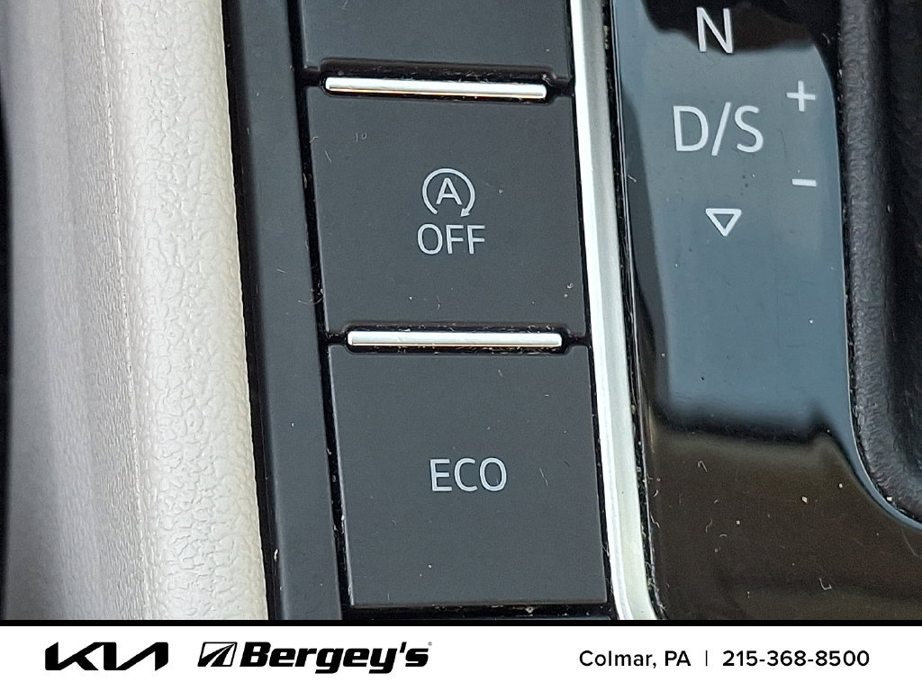 Used 2020 Volkswagen Jetta SE w/ SE Cold Weather Package FWD image 26
