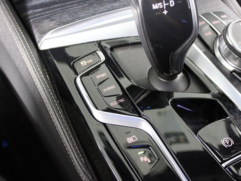 Used 2023 BMW 530e w/ M Sport Package image 22