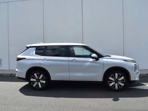 Used 2026 Mitsubishi Outlander SE AWD/4WD image 4