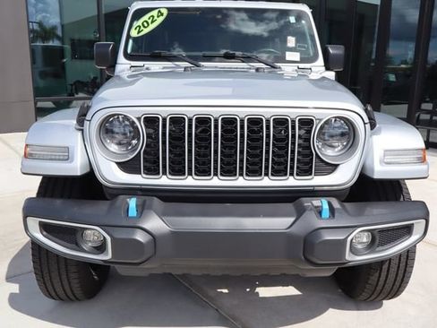 Used 2024 Jeep Wrangler Unlimited Sahara AWD/4WD image 10