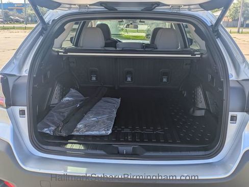 Used 2025 Subaru Outback Premium image 8