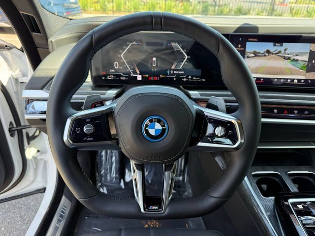 Used 2026 BMW 750e xDrive AWD/4WD image 23