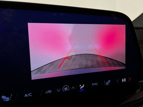 Used 2025 Chevrolet Traverse Z71 image 19