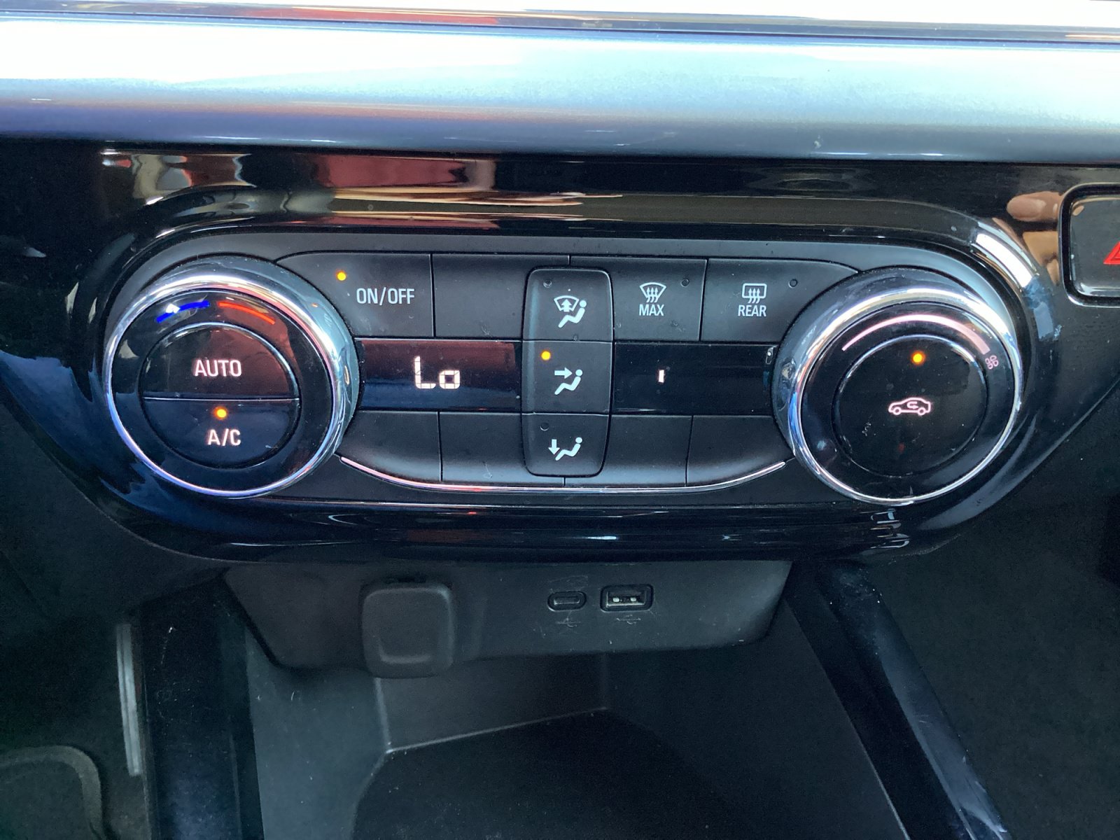 Used 2025 Chevrolet Trax LT FWD image 21