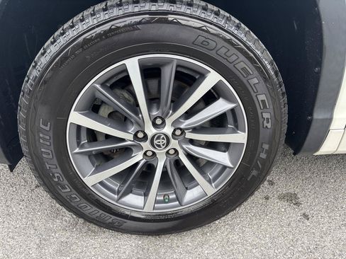 Used 2018 Toyota Highlander XLE FWD image 19