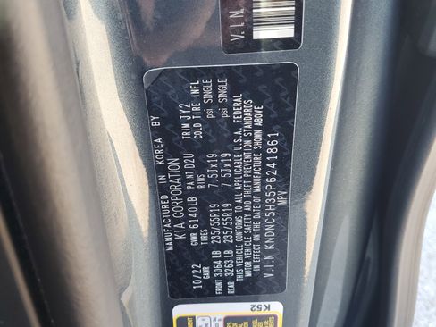 Certified 2023 Kia Carnival EX image 32