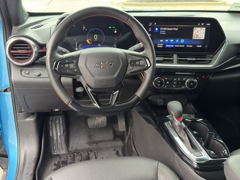 Used 2025 Chevrolet Trax RS w/ Sunroof Package image 15