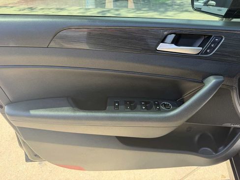 Used 2019 Hyundai Sonata Limited w/ Ultimate Package 04 FWD image 10