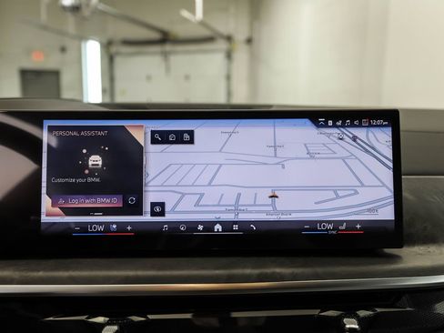 Used 2026 BMW X6 xDrive40i w/ Climate Comfort Package image 16