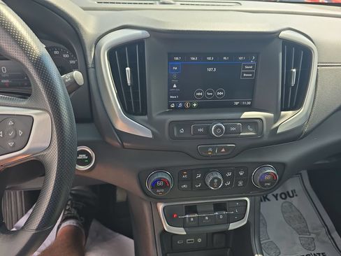Used 2024 GMC Terrain SLE w/ Driver Convenience Package FWD image 34