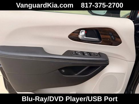 Used 2021 Chrysler Pacifica Limited w/ Uconnect Theater Family Group image 17