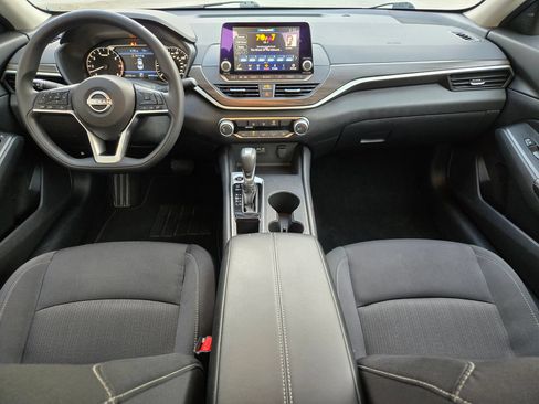 Used 2025 Nissan Altima 2.5 SV FWD image 10