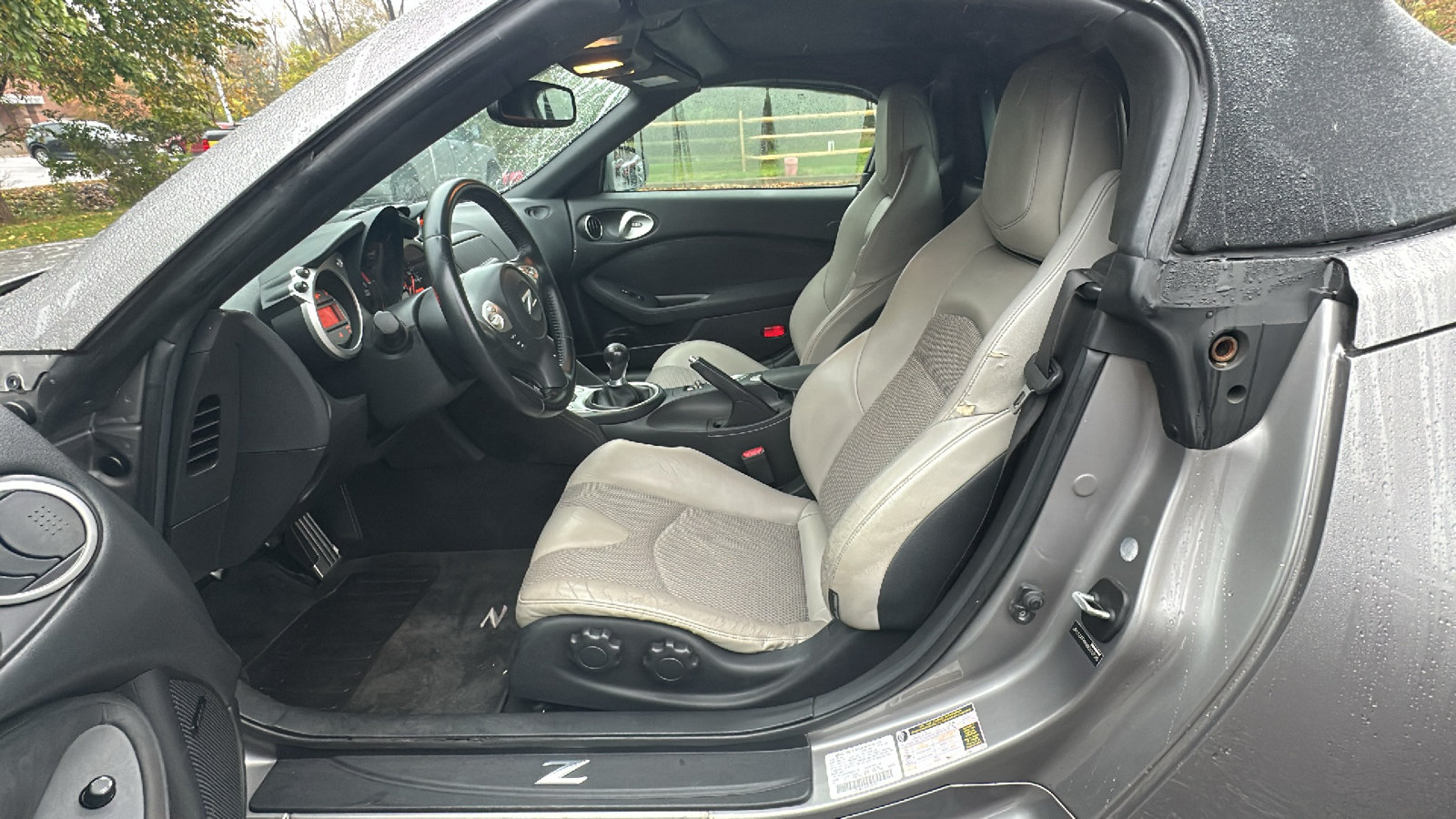 Used 2010 Nissan 370Z Touring RWD image 13