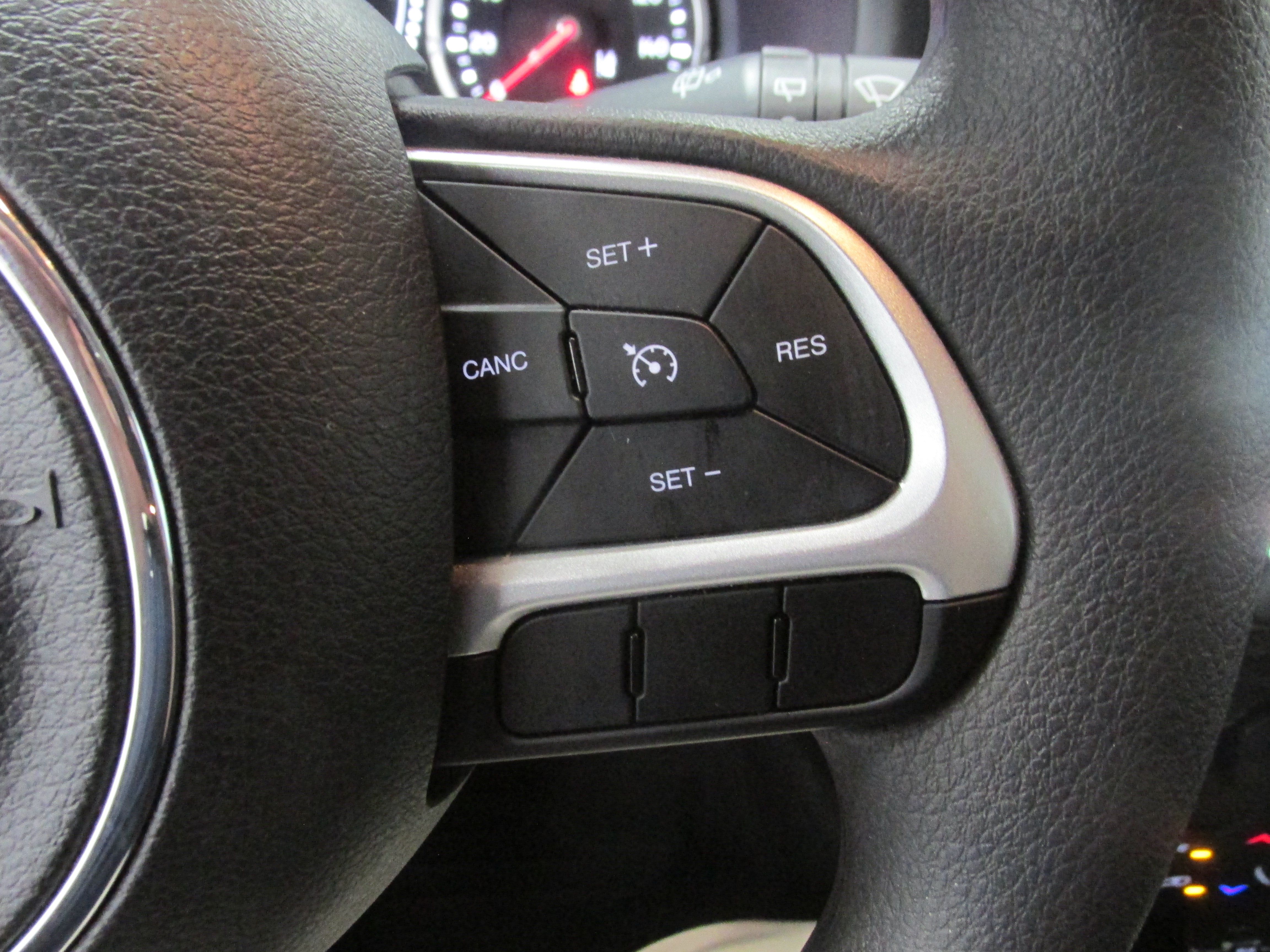 Used 2023 Jeep Renegade Latitude AWD/4WD image 32