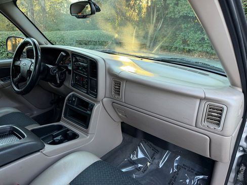 Used 2004 Chevrolet Avalanche Z66 w/ Preferred Equipment Group image 21