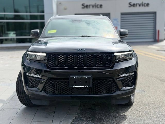 Used 2023 Jeep Grand Cherokee Summit AWD/4WD image 10