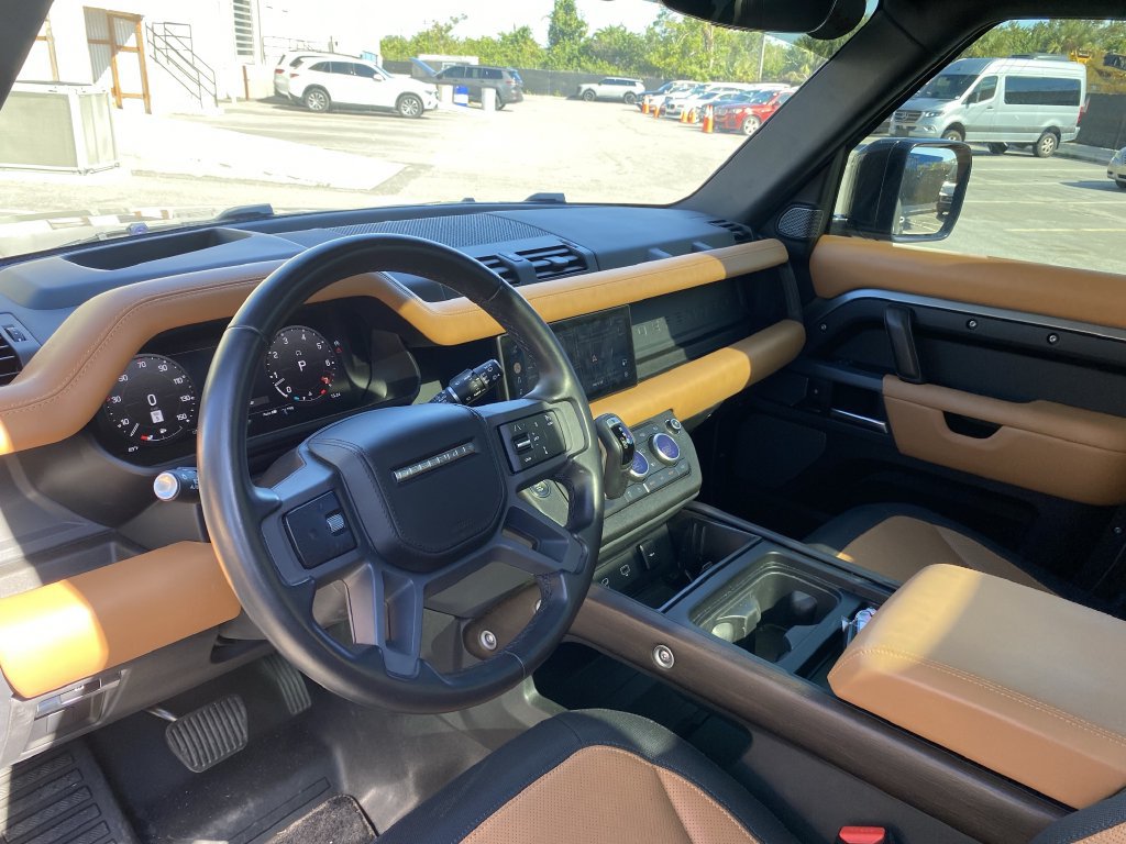 Used 2023 Land Rover Defender 110 X-Dynamic SE AWD/4WD image 2