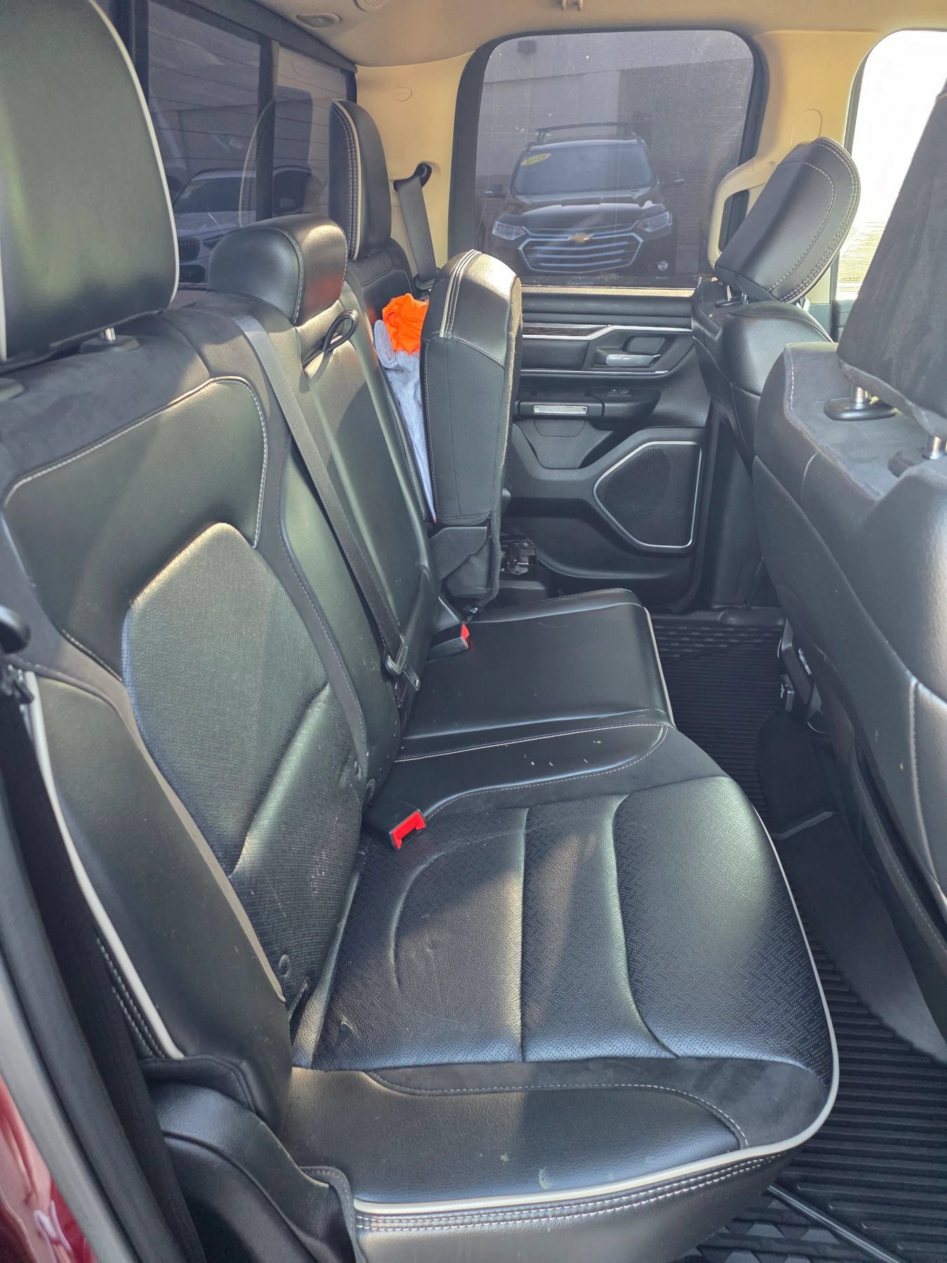 Used 2019 RAM 1500 Laramie AWD/4WD image 10
