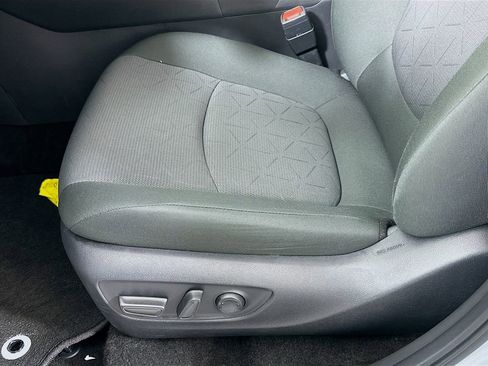 Used 2025 Toyota RAV4 XLE image 19