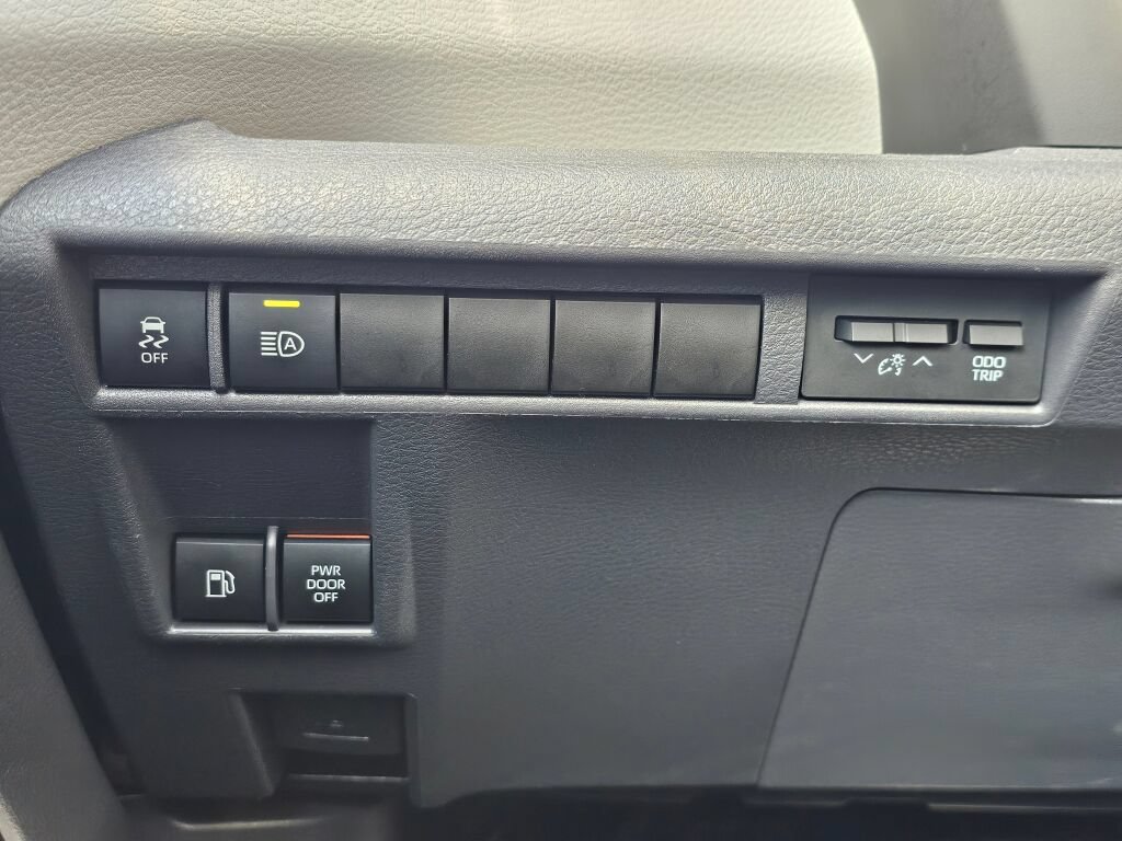 Used 2021 Toyota Sienna XLE FWD image 19