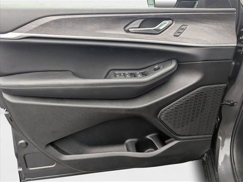 New 2025 Jeep Grand Cherokee Limited image 18