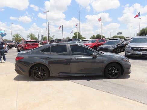 Used 2025 Toyota Camry SE w/ Convenience Package FWD image 8