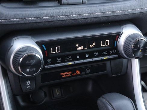 Used 2021 Toyota RAV4 LE image 16