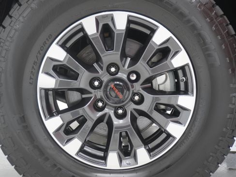 Used 2021 Nissan Titan PRO-4X w/ Pro-4x Convenience Package AWD/4WD image 31