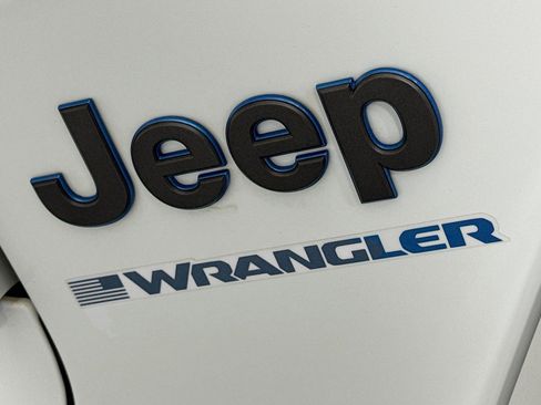 Used 2024 Jeep Wrangler Unlimited w/ Convenience Group AWD/4WD image 9