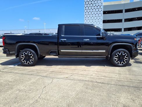 Used 2025 Chevrolet Silverado 2500 High Country w/ High Country Premium Package AWD/4WD image 28