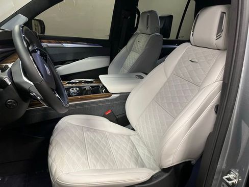 Certified 2025 Cadillac Escalade Sport Platinum w/ LPO, ONYX Package image 21