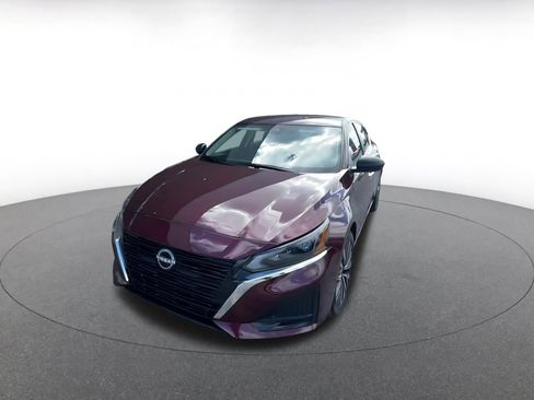 Used 2025 Nissan Altima 2.5 SV image 3