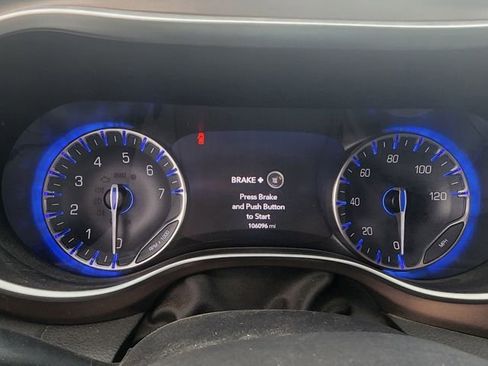 Used 2017 Chrysler Pacifica Touring-L Plus FWD image 5