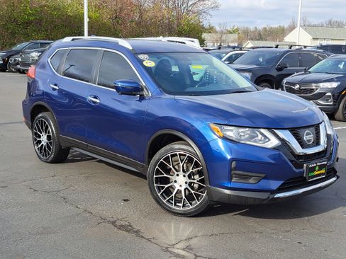 Used 2017 Nissan Rogue SV w/ SV Premium Package image 26