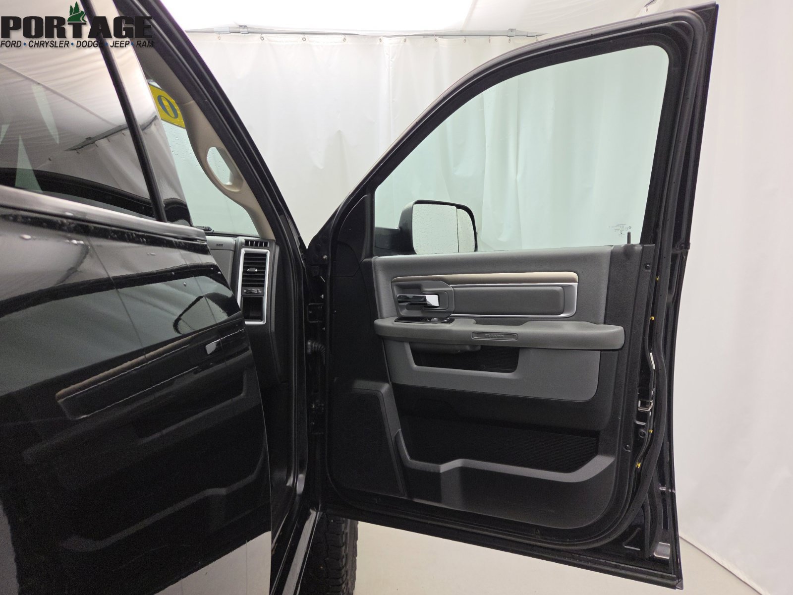 Used 2015 RAM 2500 Big Horn AWD/4WD image 37