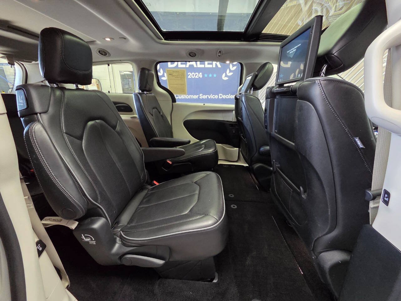 Used 2019 Chrysler Pacifica Limited FWD image 28