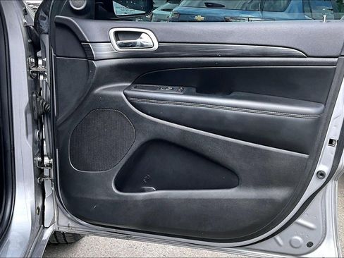 Used 2019 Jeep Grand Cherokee Altitude AWD/4WD image 21