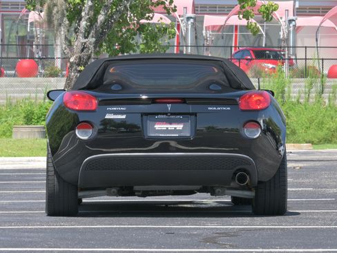 Used 2006 Pontiac Solstice Convertible w/ Premium Package RWD image 28