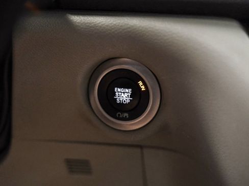 Used 2020 Chrysler Pacifica Touring-L image 26